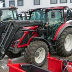 Ein Valtra Traktor bei Armin Fritz Landtechnik