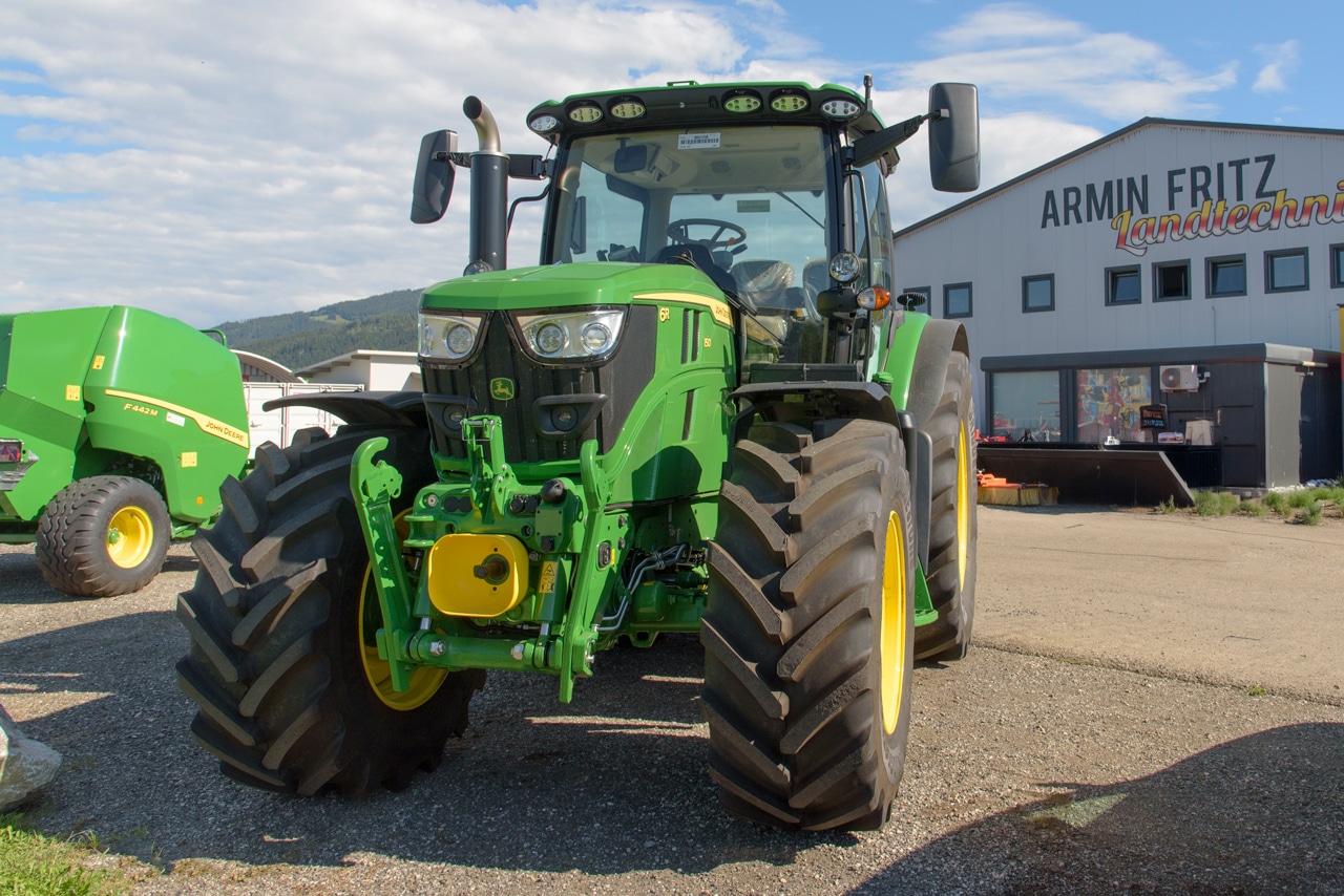 John Deere Traktor bei Armin Fritz Landtechnik